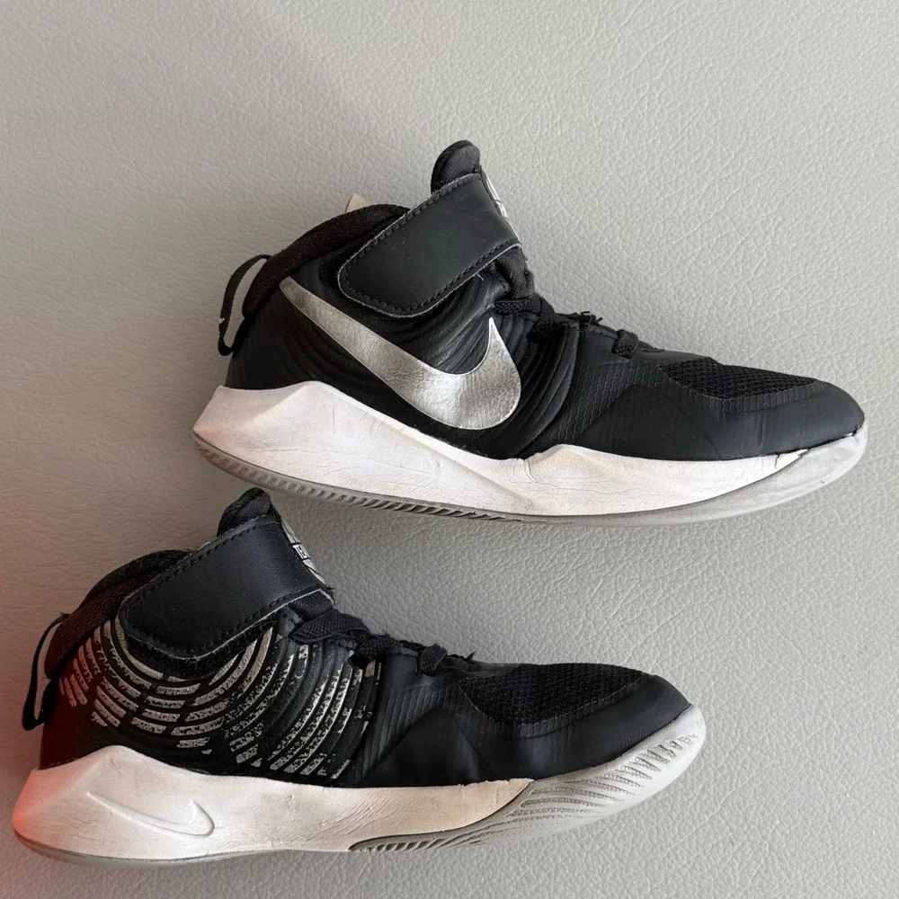 Nike Youth Hustle D9 Basketball Shoes | Velcro No Lacing | Black/Silver/White